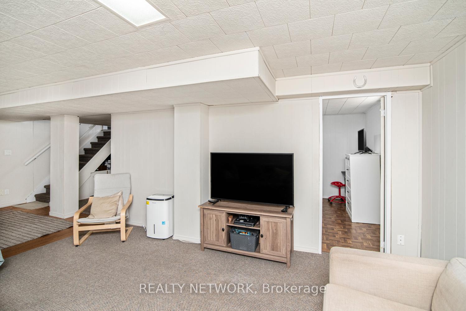 Photo 28 of 73 Miller Drive, Hamilton, Ancaster — HOMEH