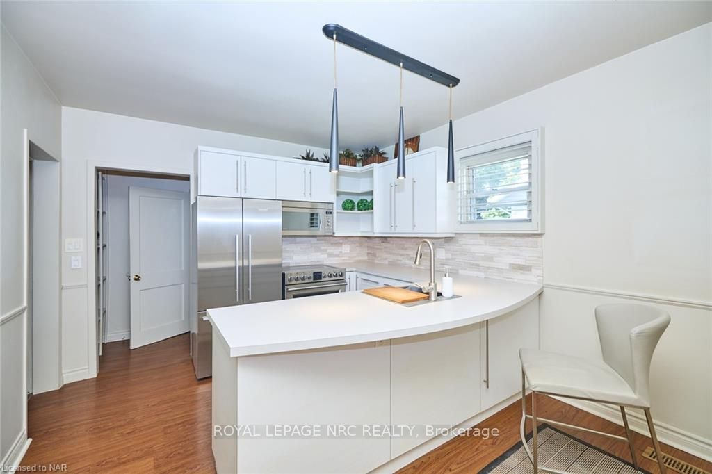 Photo 8 of 16-16.5 Lakeside Drive, St. Catharines, Port Weller — HOMEH