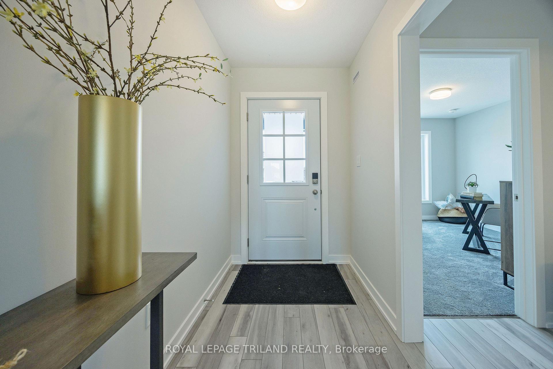 Photo 3 of 38 Silverleaf Path, St. Thomas — HOMEH