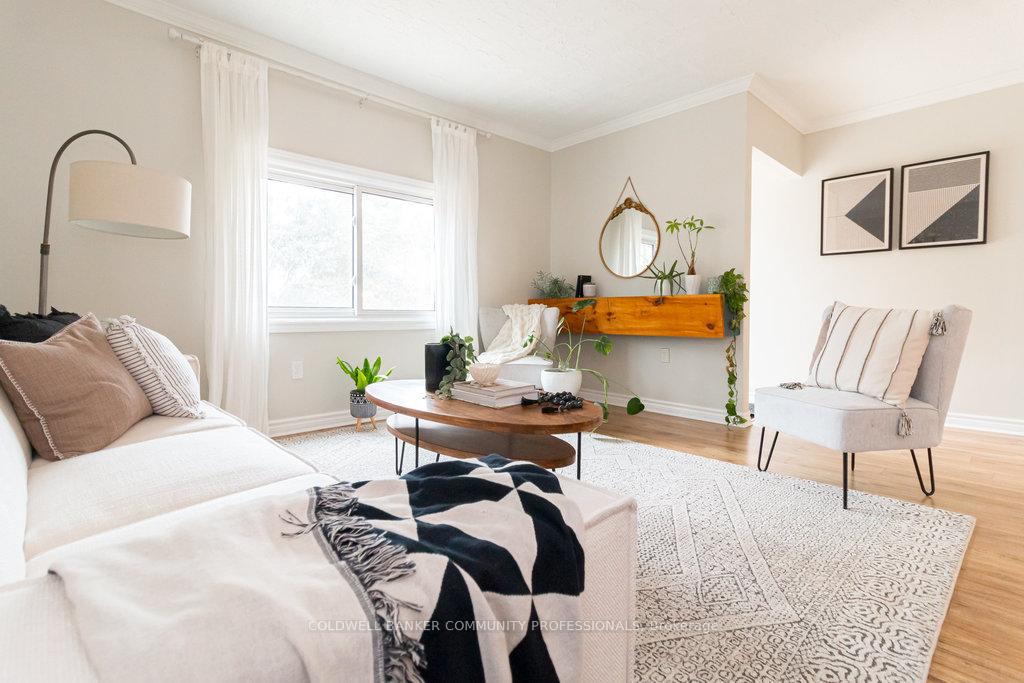 Photo 5 of 963 52 Highway N, Hamilton, Rural Ancaster — HOMEH