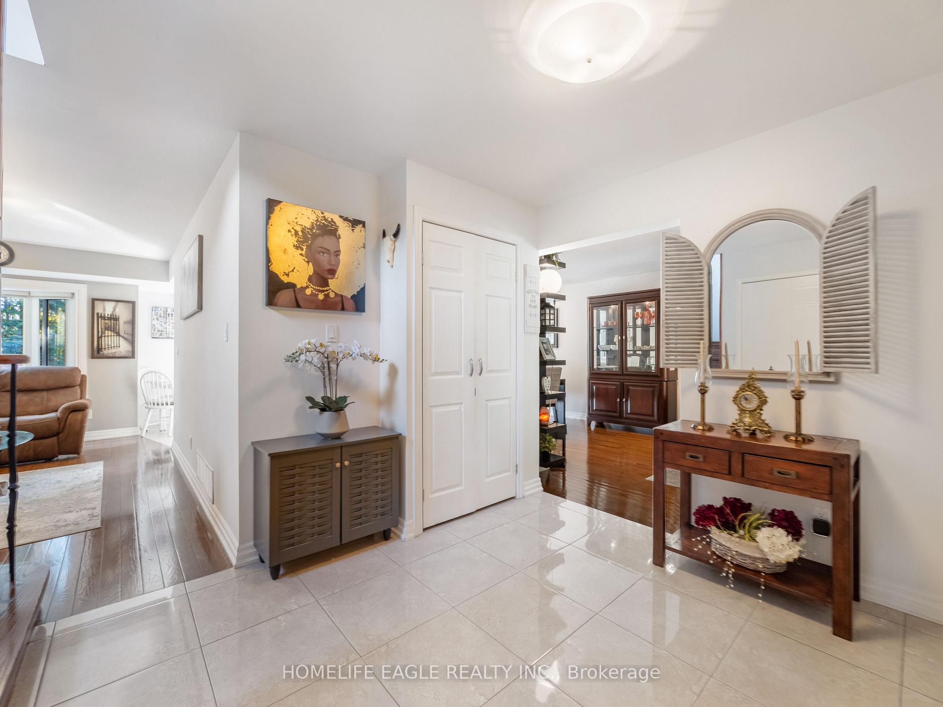 Photo 7 of 30 Moffat Crescent, Aurora, Aurora Heights — HOMEH