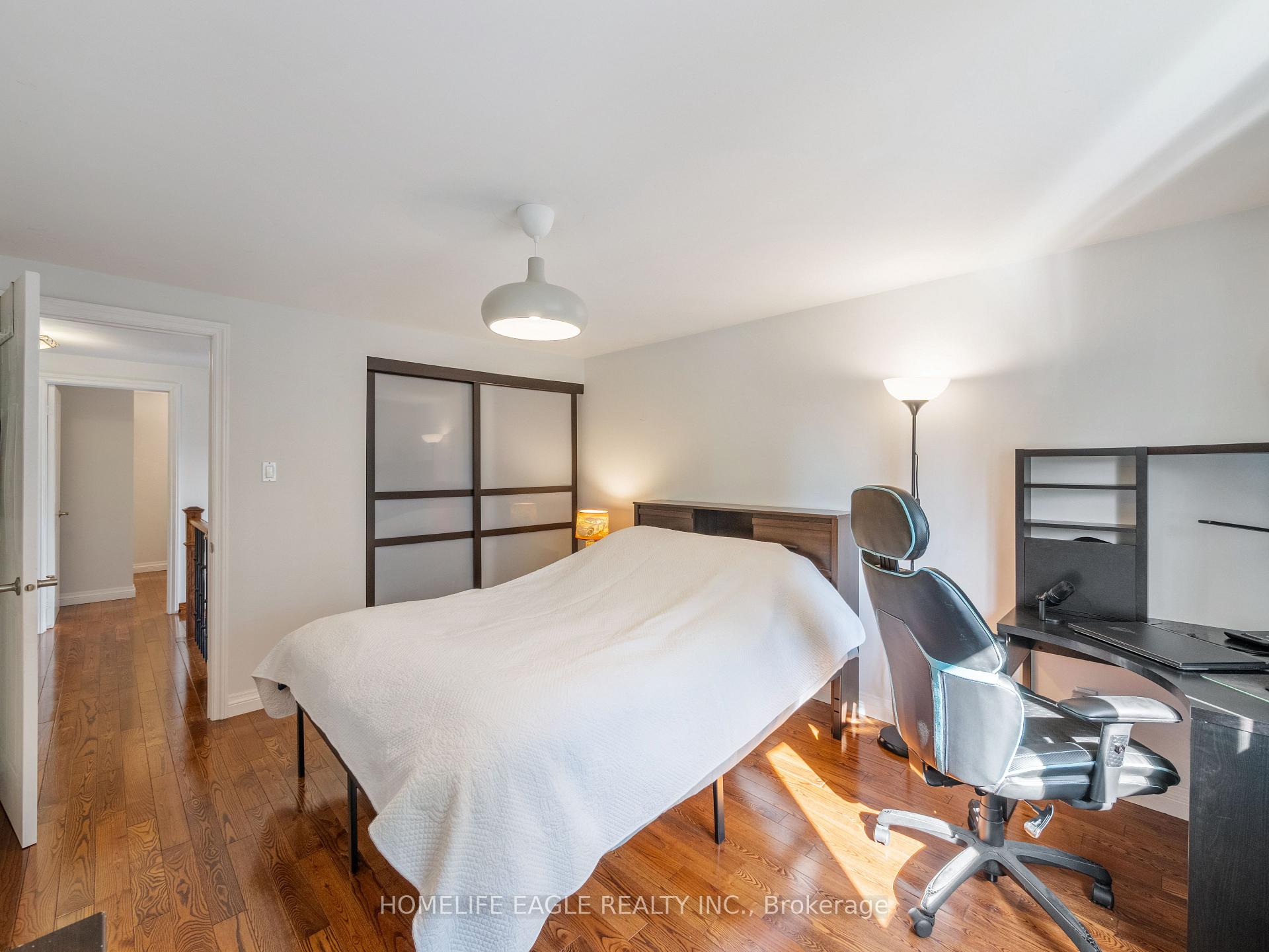 Photo 14 of 30 Moffat Crescent, Aurora, Aurora Heights — HOMEH