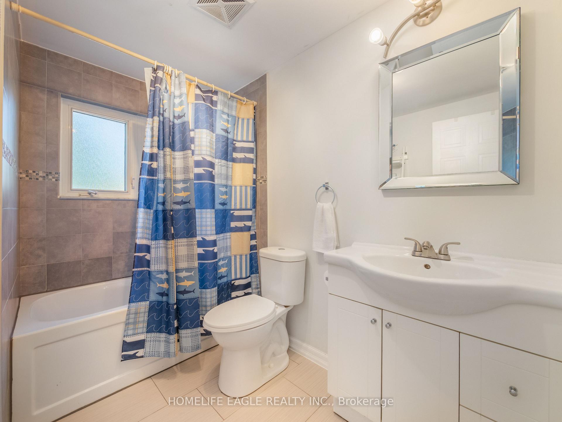 Photo 19 of 30 Moffat Crescent, Aurora, Aurora Heights — HOMEH