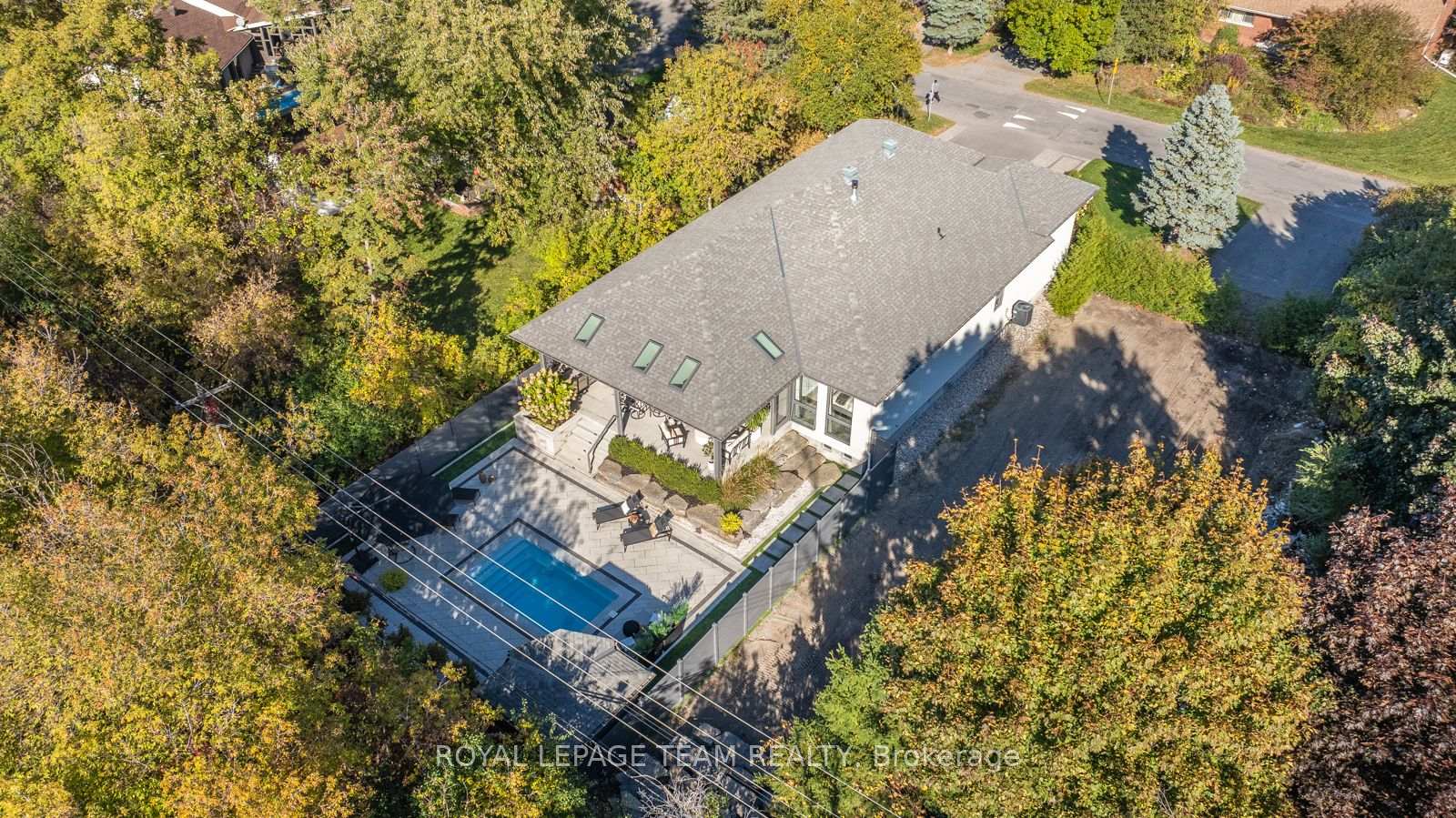 Photo 47 of 10 Leaver Avenue, Ottawa, City View/Skyline/Fisher Heights/Parkwood Hills — HOMEH