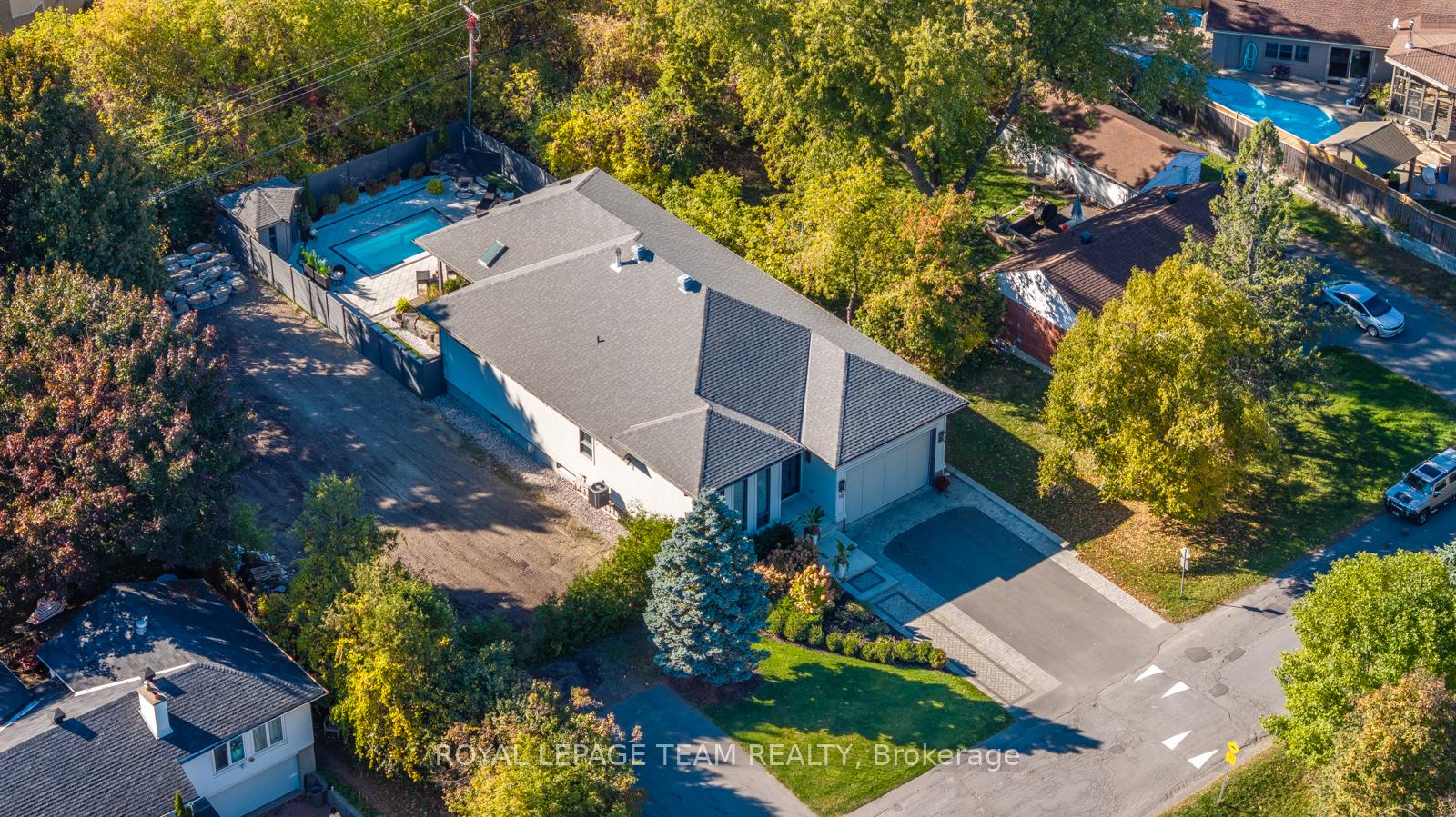 Photo 48 of 10 Leaver Avenue, Ottawa, City View/Skyline/Fisher Heights/Parkwood Hills — HOMEH