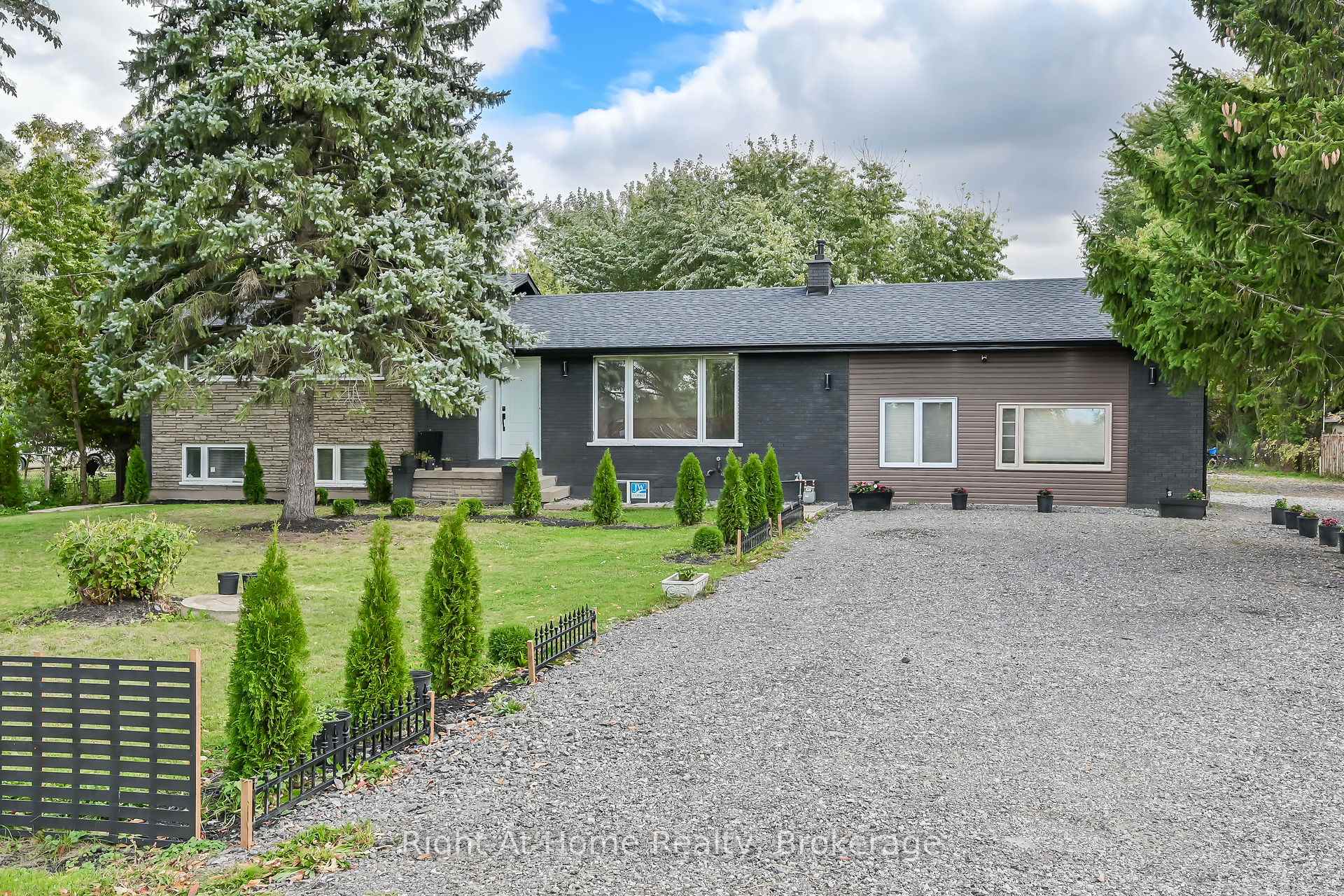 Photo 1 of 1119 Glancaster Road, Hamilton, Airport Employment Area — HOMEH