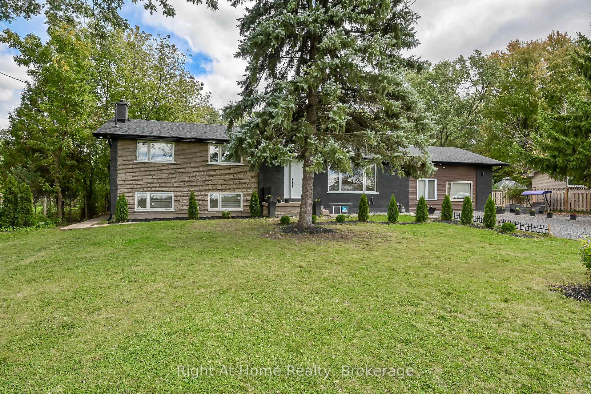 Photo 3 of 1119 Glancaster Road, Hamilton, Airport Employment Area — HOMEH