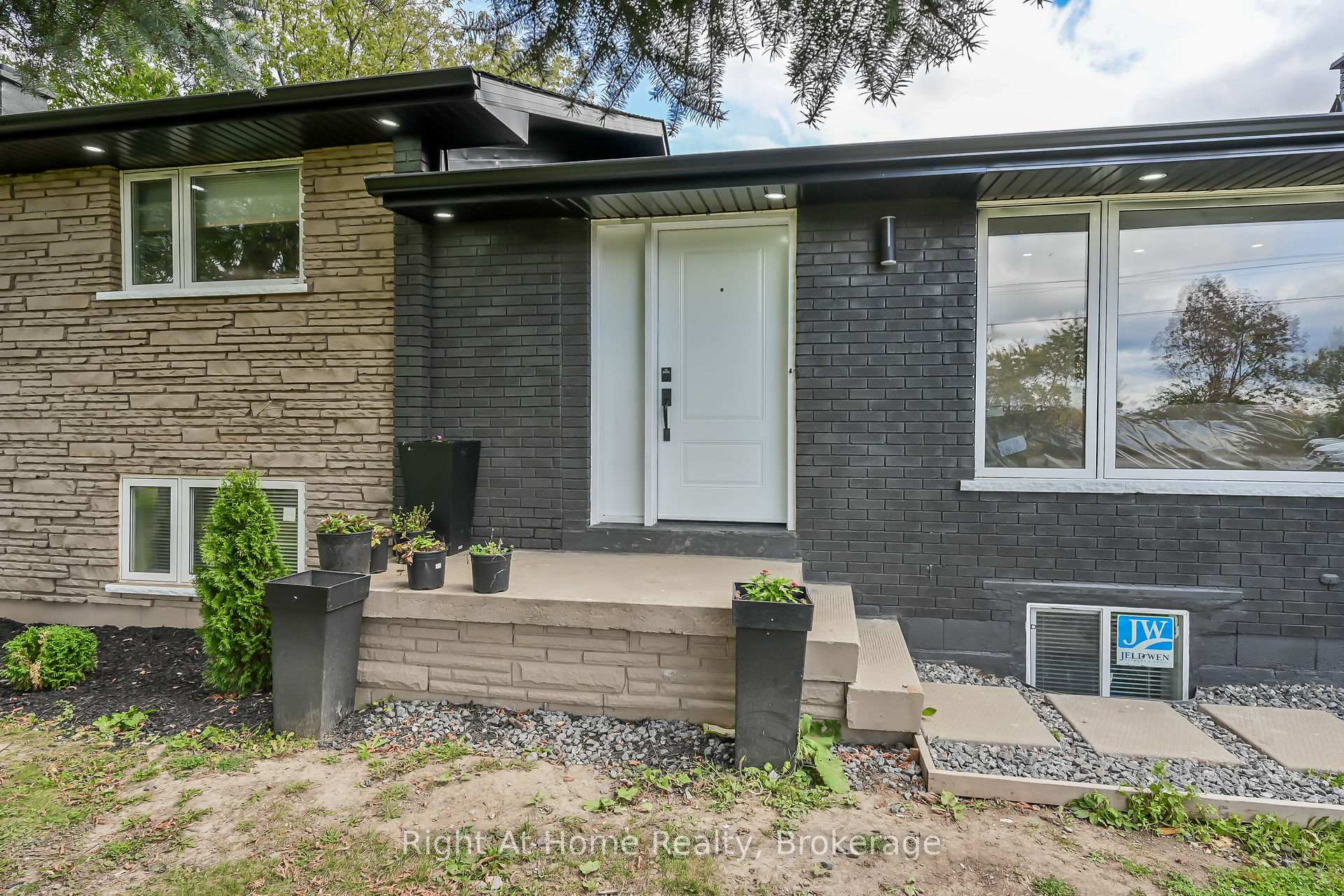 Photo 5 of 1119 Glancaster Road, Hamilton, Airport Employment Area — HOMEH