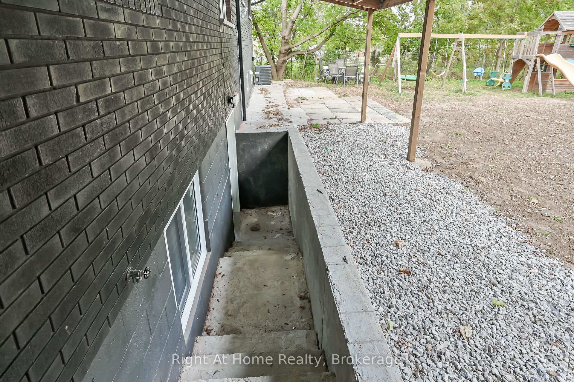 Photo 40 of 1119 Glancaster Road, Hamilton, Airport Employment Area — HOMEH
