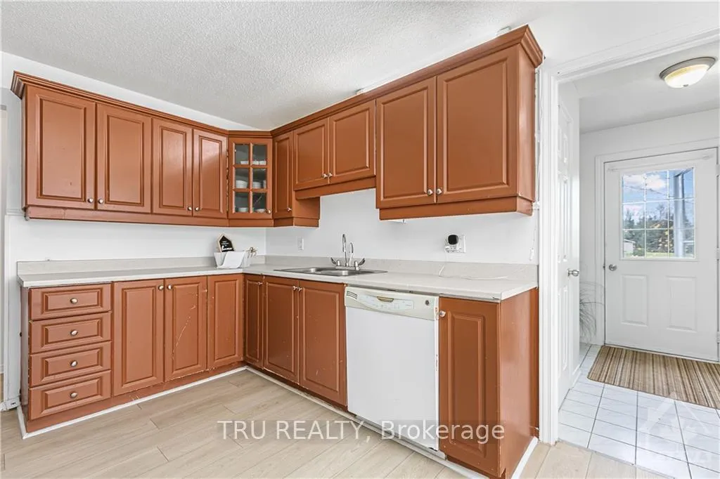 Photo 6 of 4775 Thunder Road, Ottawa, Carlsbad Springs — HOMEH
