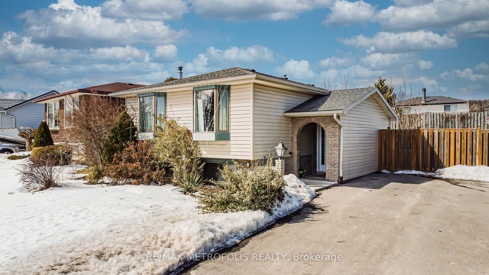 Photo 1 of 280 Cranbrook Drive, Hamilton, Gilkson — HOMEH