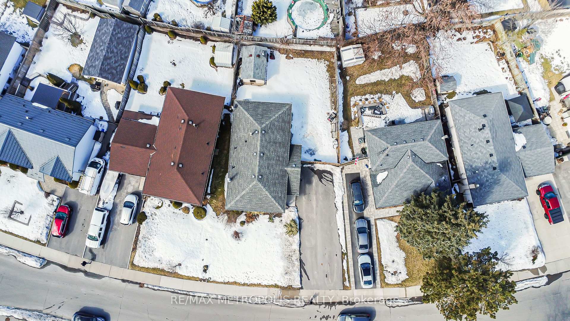 Photo 5 of 280 Cranbrook Drive, Hamilton, Gilkson — HOMEH