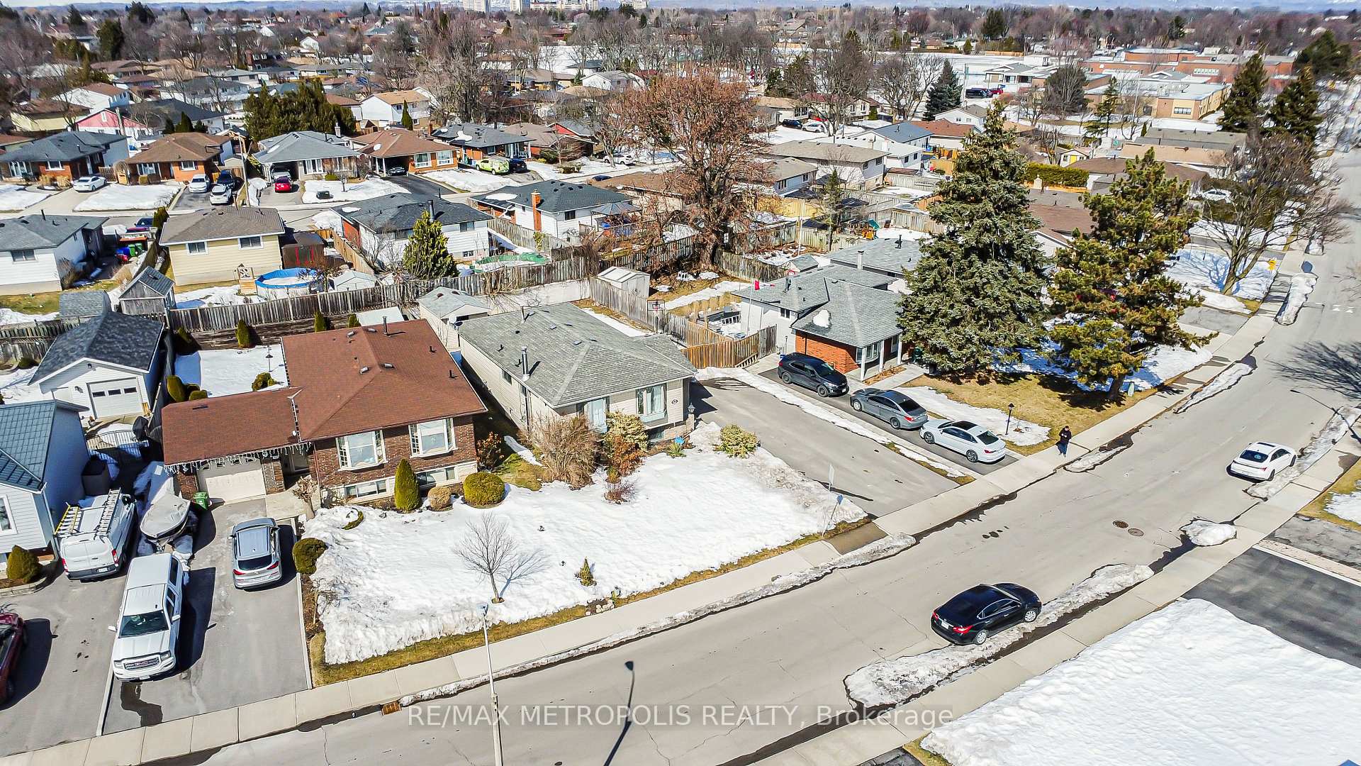 Photo 8 of 280 Cranbrook Drive, Hamilton, Gilkson — HOMEH