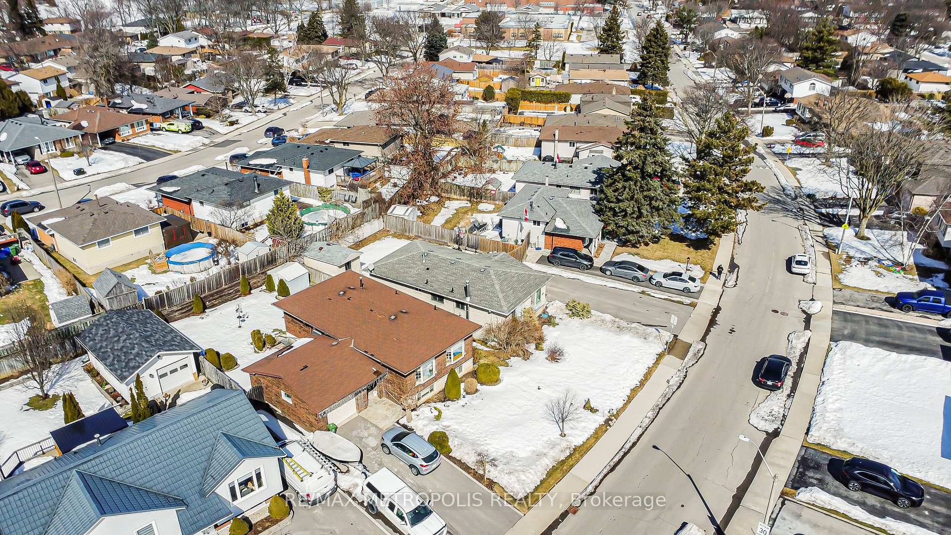 Photo 9 of 280 Cranbrook Drive, Hamilton, Gilkson — HOMEH