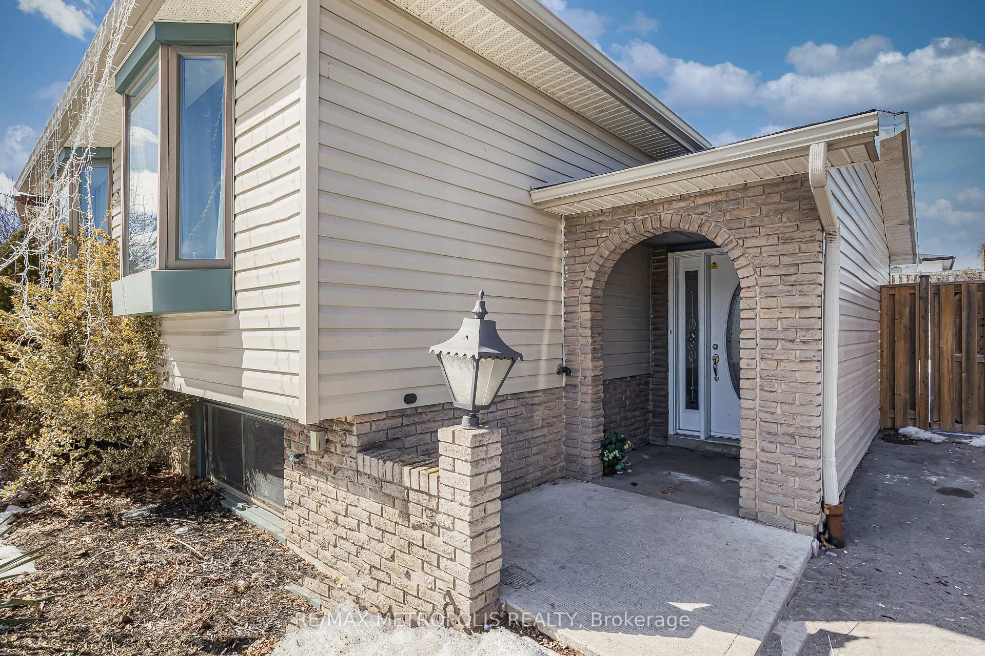 Photo 15 of 280 Cranbrook Drive, Hamilton, Gilkson — HOMEH