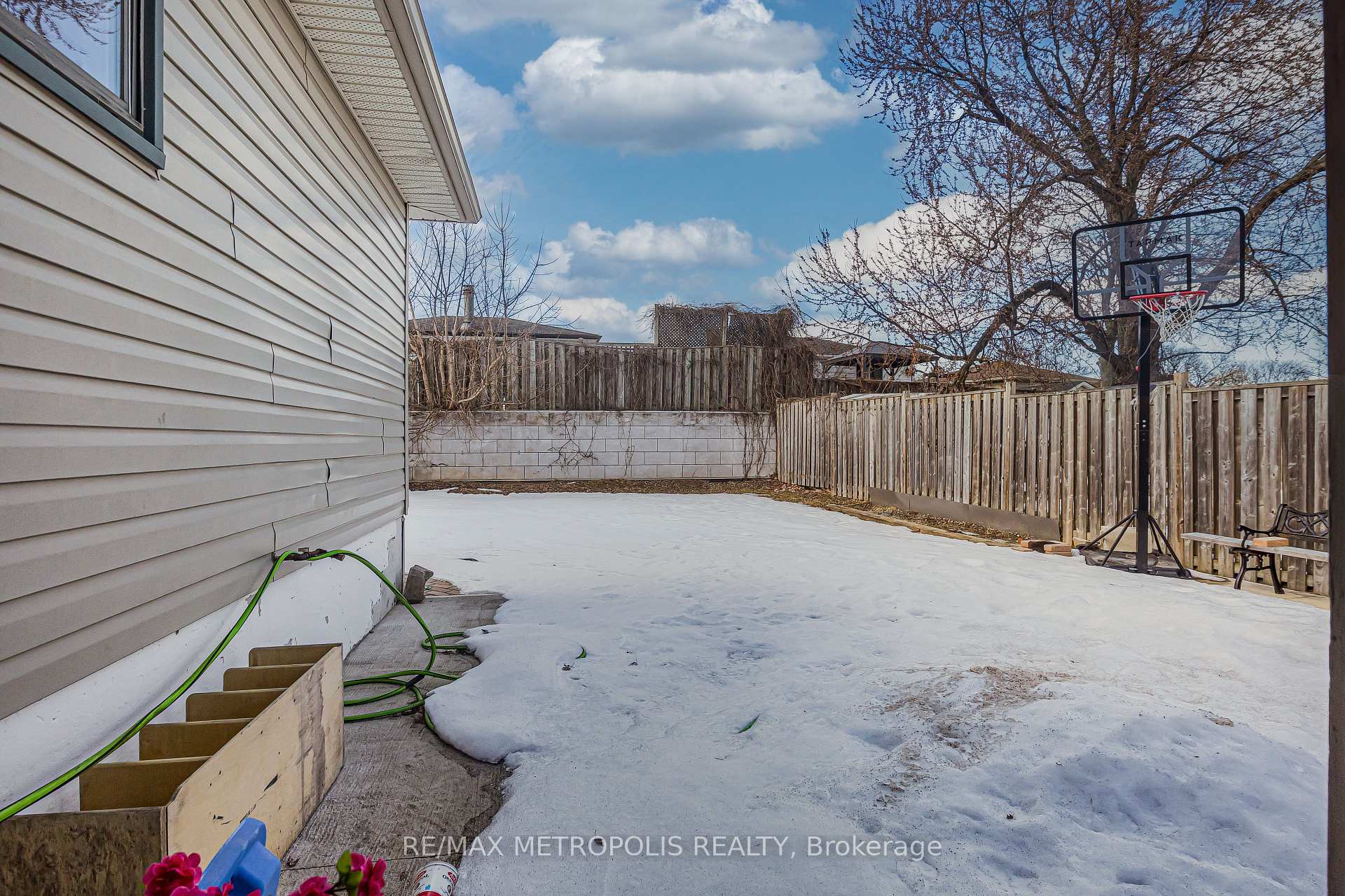 Photo 18 of 280 Cranbrook Drive, Hamilton, Gilkson — HOMEH