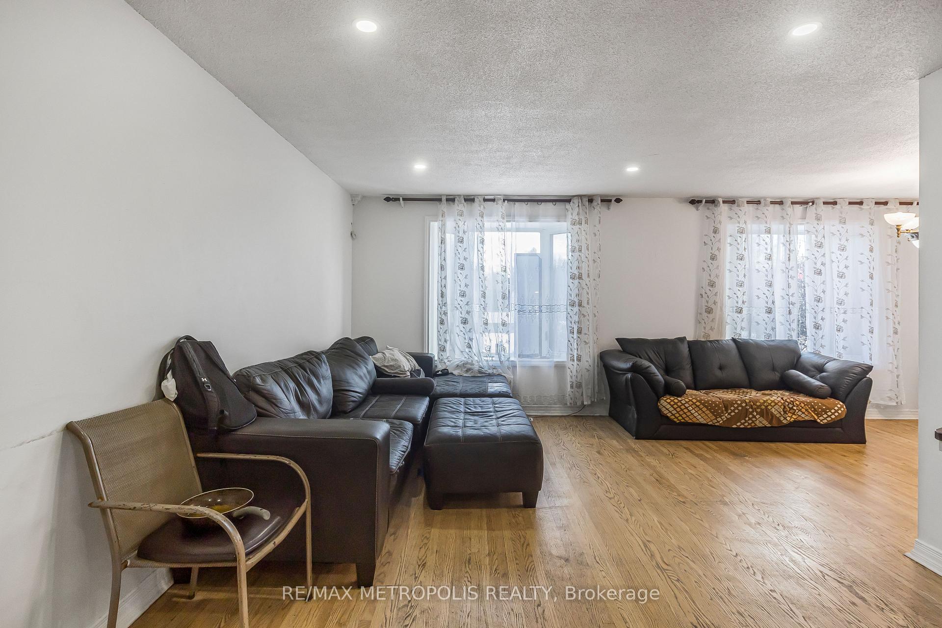 Photo 19 of 280 Cranbrook Drive, Hamilton, Gilkson — HOMEH