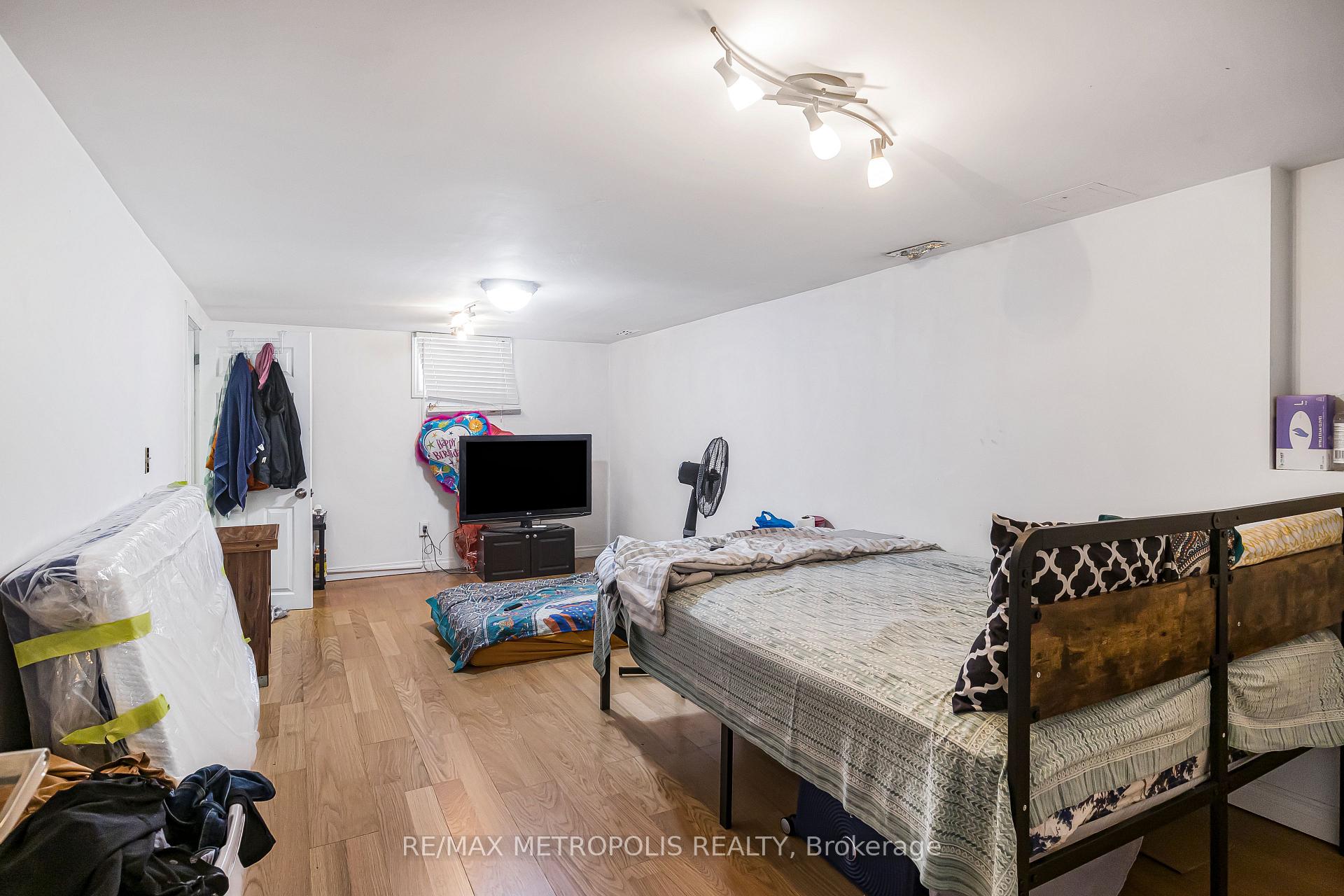Photo 33 of 280 Cranbrook Drive, Hamilton, Gilkson — HOMEH