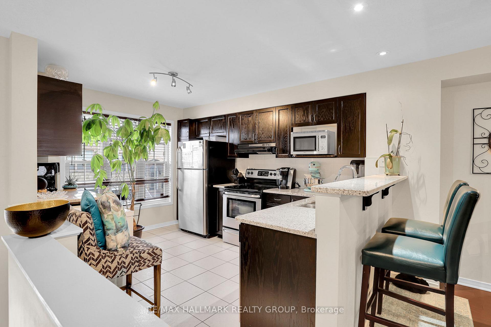 Photo 5 of 39 Jenscott Private, Ottawa, Central Park — HOMEH