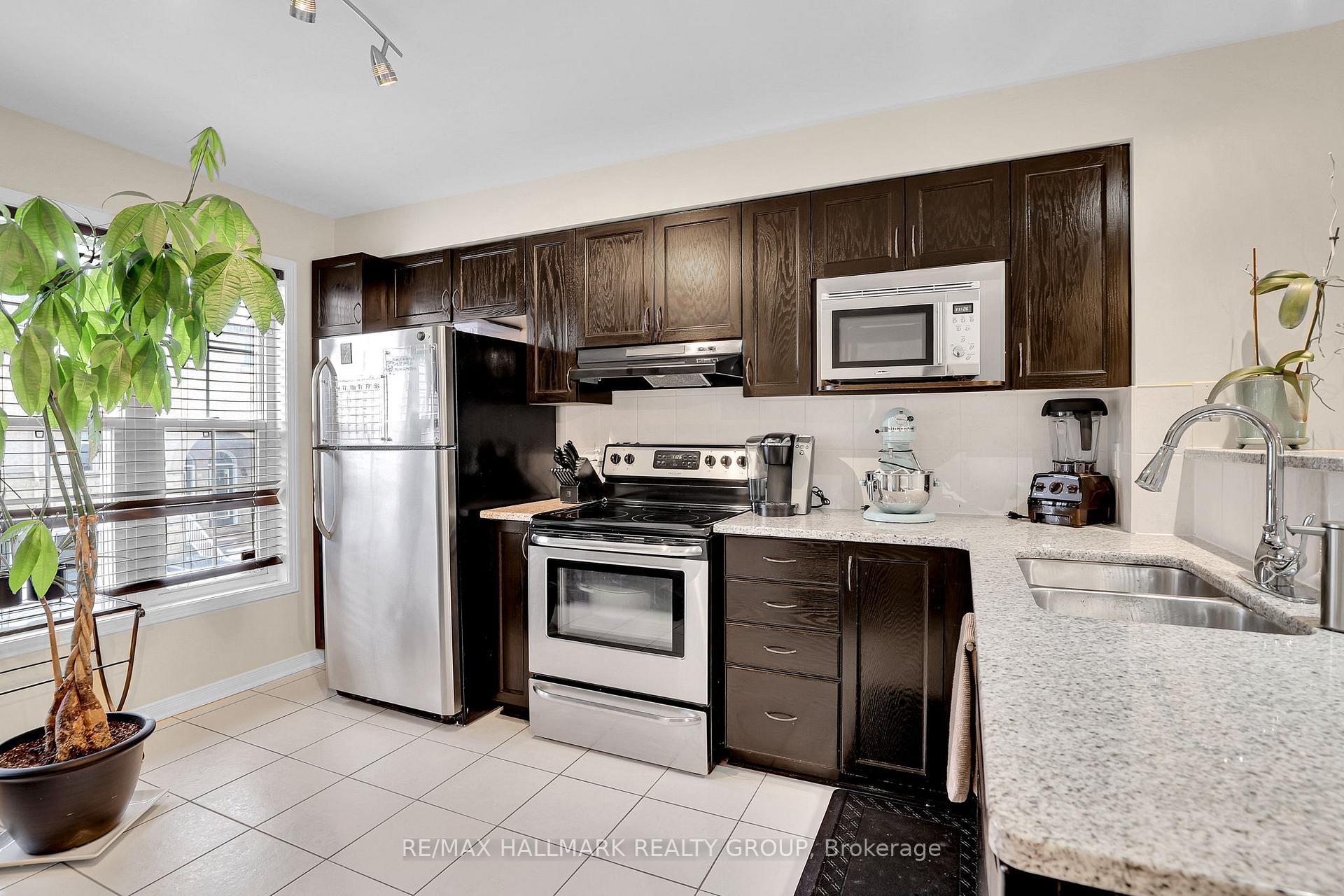 Photo 6 of 39 Jenscott Private, Ottawa, Central Park — HOMEH