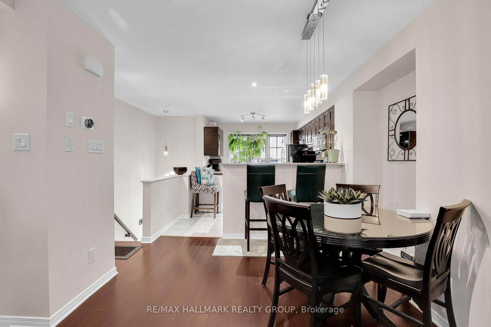 Photo 7 of 39 Jenscott Private, Ottawa, Central Park — HOMEH