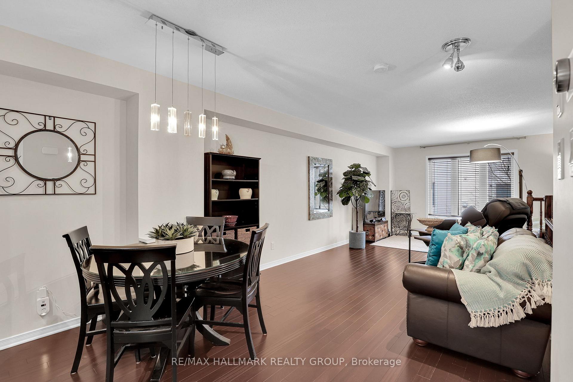 Photo 9 of 39 Jenscott Private, Ottawa, Central Park — HOMEH
