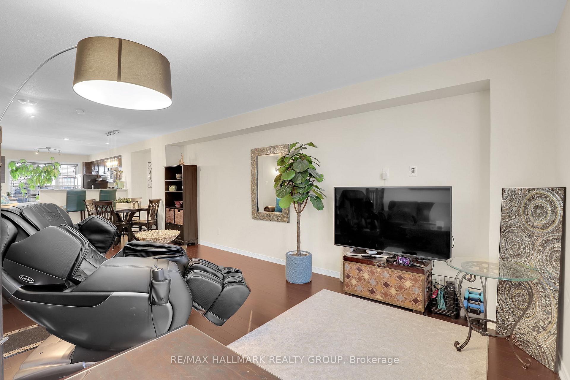 Photo 15 of 39 Jenscott Private, Ottawa, Central Park — HOMEH
