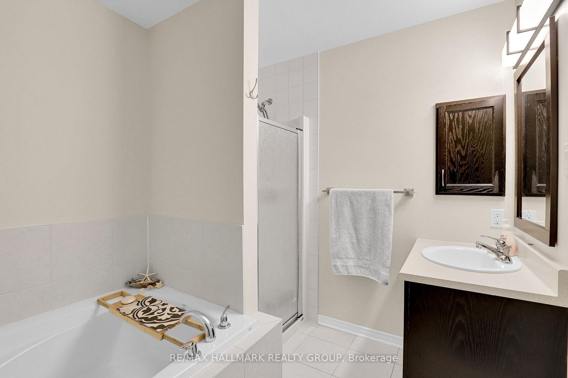 Photo 16 of 39 Jenscott Private, Ottawa, Central Park — HOMEH
