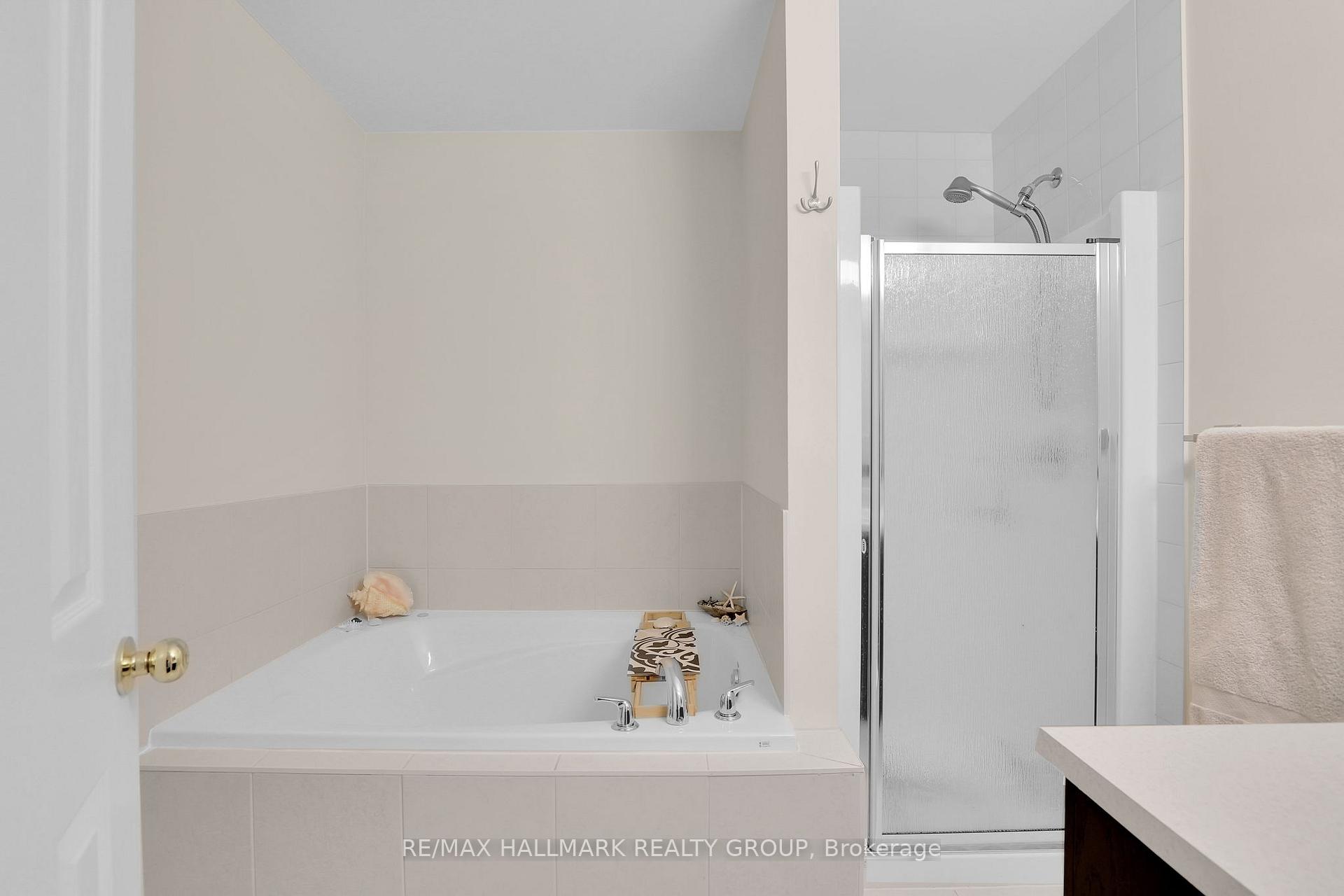 Photo 13 of 39 Jenscott Private, Ottawa, Central Park — HOMEH