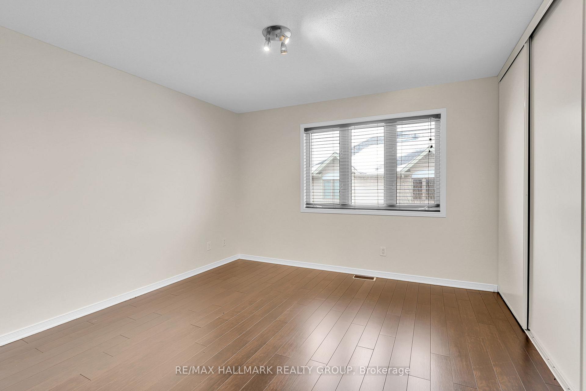 Photo 18 of 39 Jenscott Private, Ottawa, Central Park — HOMEH