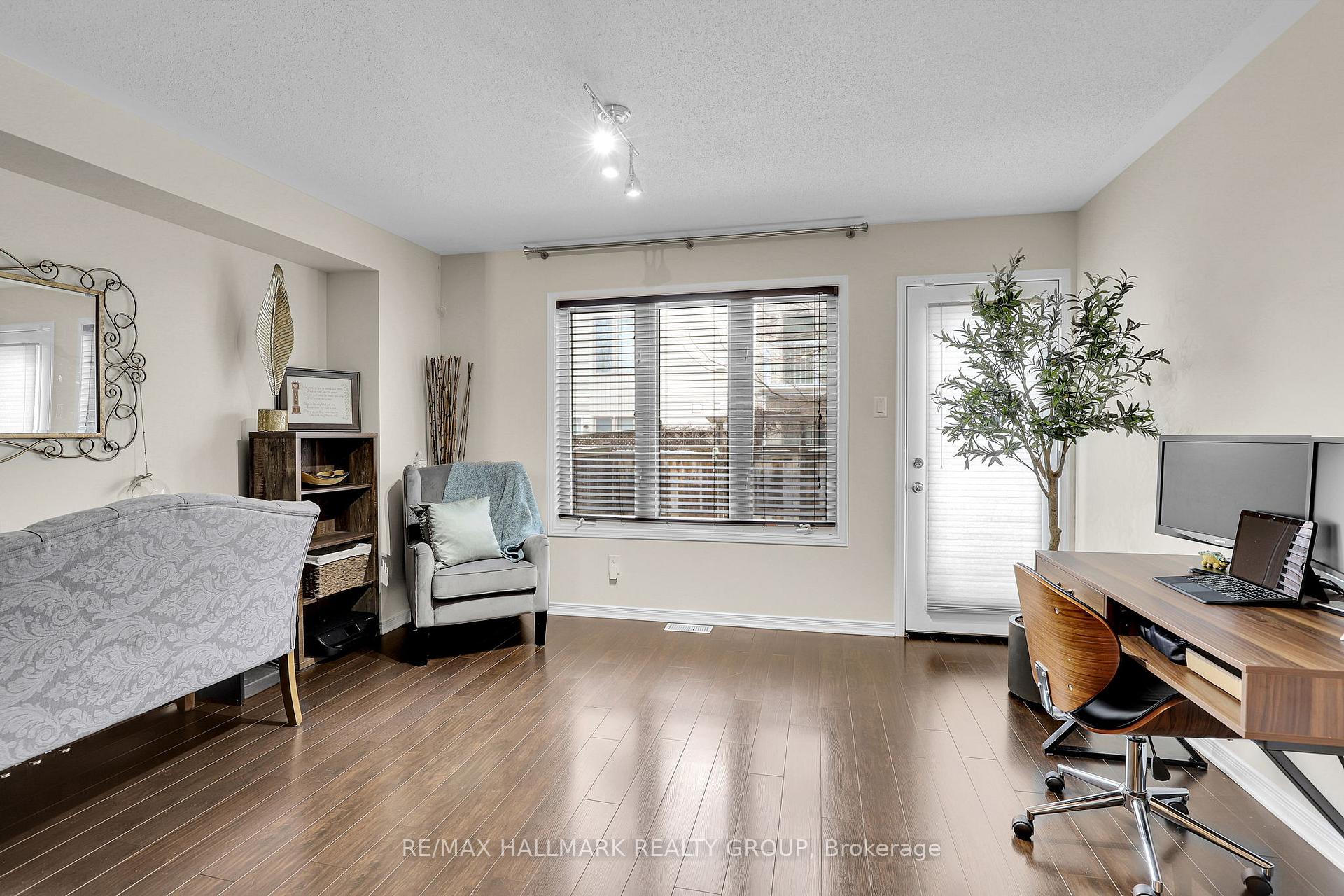 Photo 19 of 39 Jenscott Private, Ottawa, Central Park — HOMEH