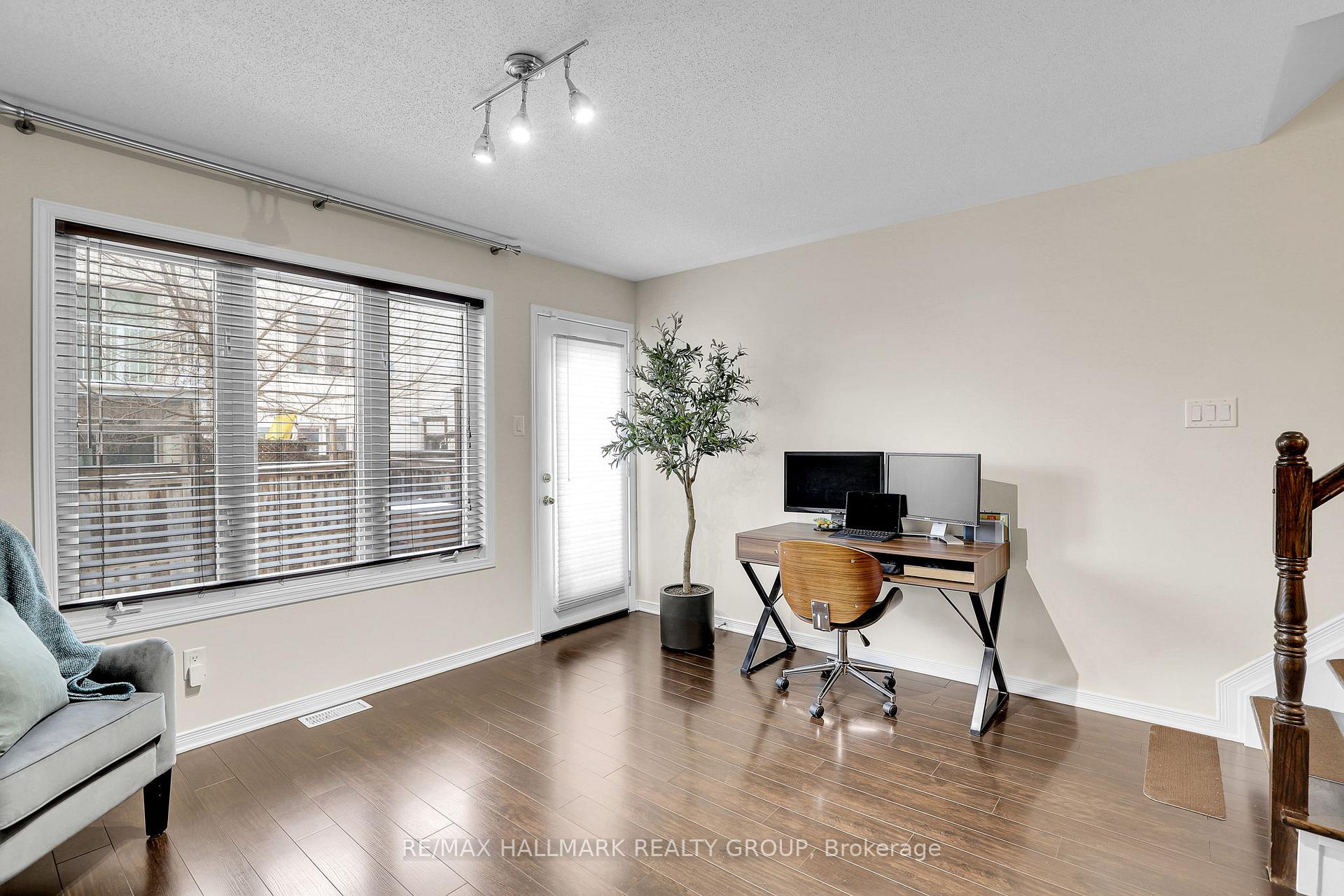Photo 22 of 39 Jenscott Private, Ottawa, Central Park — HOMEH