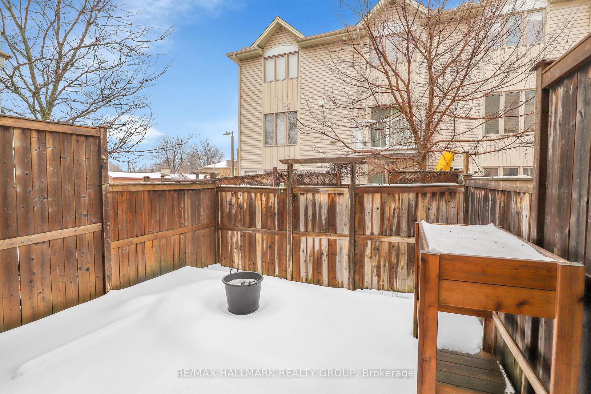 Photo 23 of 39 Jenscott Private, Ottawa, Central Park — HOMEH