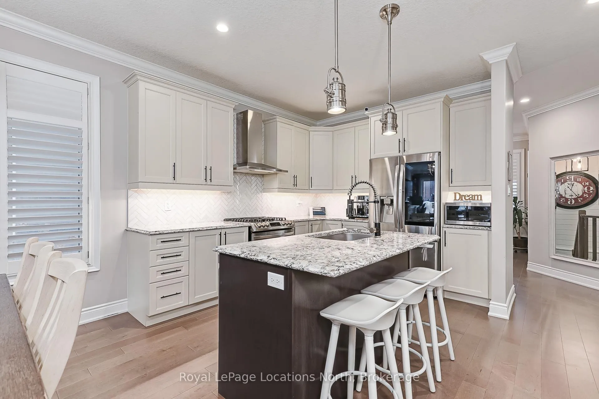 Photo 4 of 186 Findlay Drive, Collingwood — HOMEH