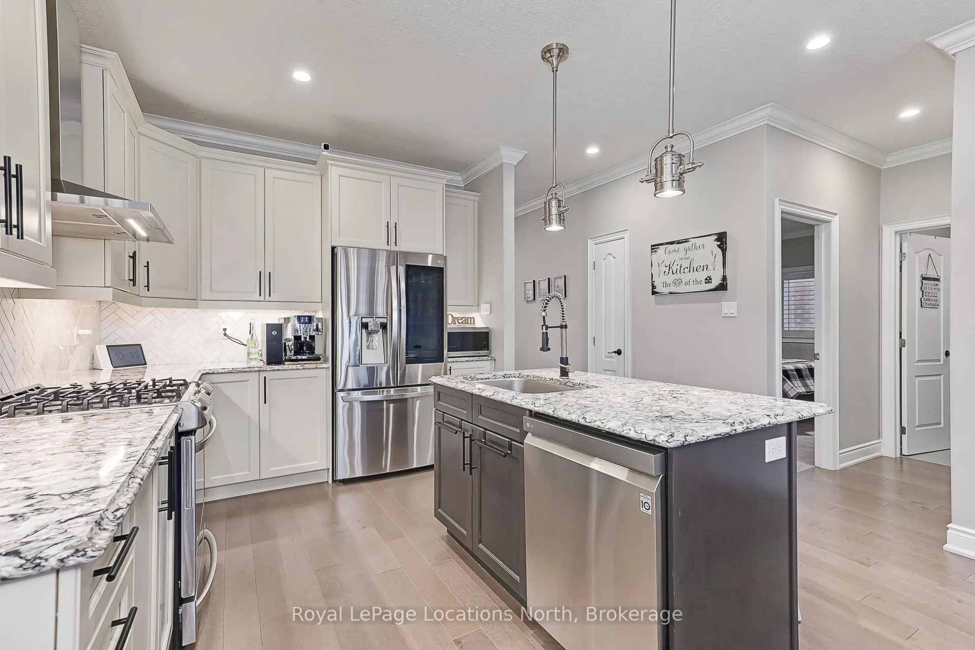 Photo 5 of 186 Findlay Drive, Collingwood — HOMEH