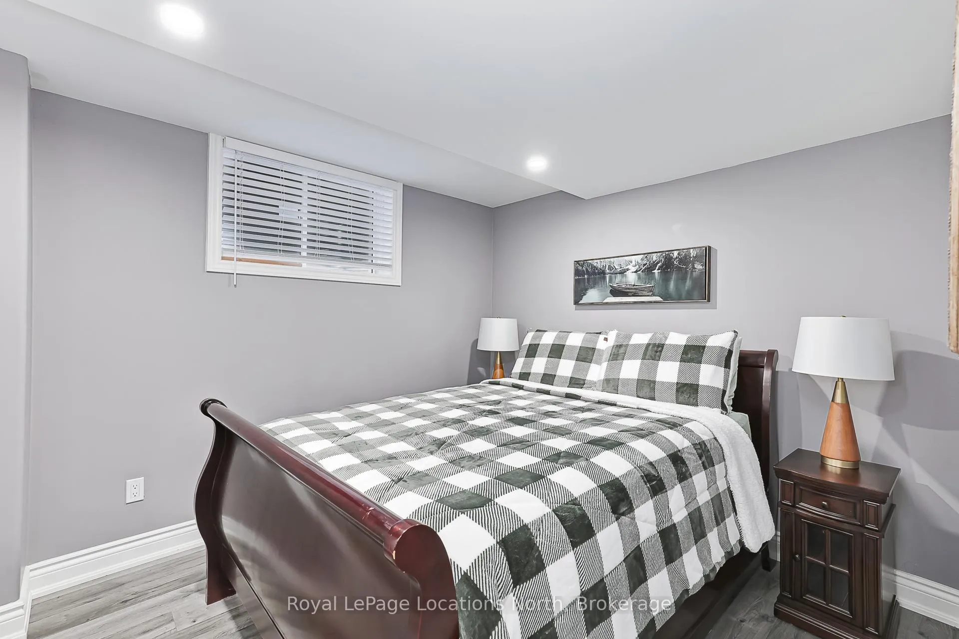 Photo 17 of 186 Findlay Drive, Collingwood — HOMEH