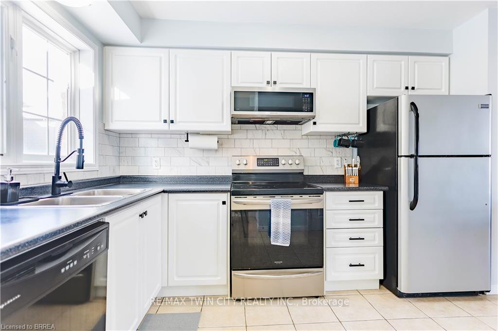 Photo 6 of Unit 3, 1328 Upper Sherman Avenue, Hamilton, Rushdale — HOMEH