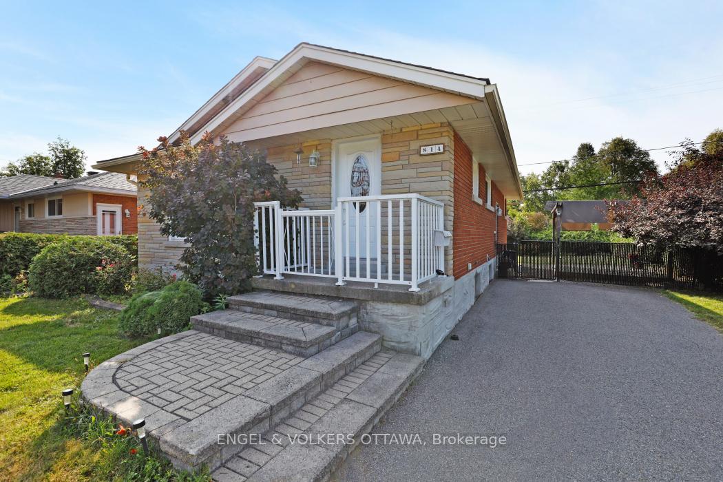 Photo 2 of 814 Pleasant Park Road, Ottawa, Elmvale Acres — HOMEH