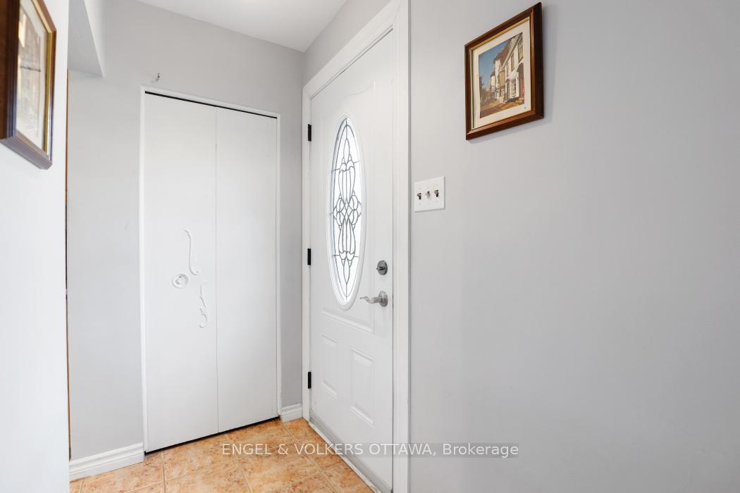 Photo 3 of 814 Pleasant Park Road, Ottawa, Elmvale Acres — HOMEH