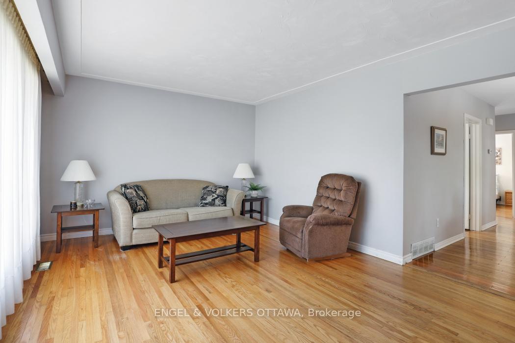 Photo 11 of 814 Pleasant Park Road, Ottawa, Elmvale Acres — HOMEH
