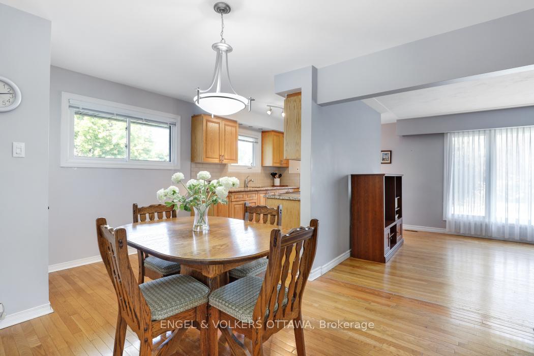 Photo 6 of 814 Pleasant Park Road, Ottawa, Elmvale Acres — HOMEH