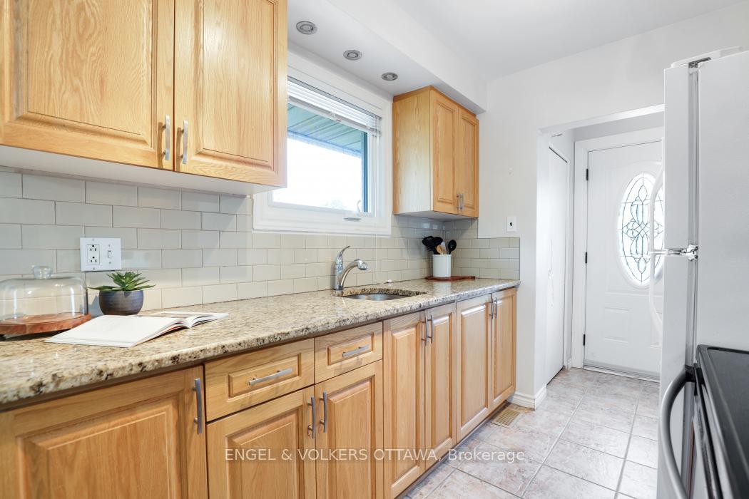 Photo 7 of 814 Pleasant Park Road, Ottawa, Elmvale Acres — HOMEH