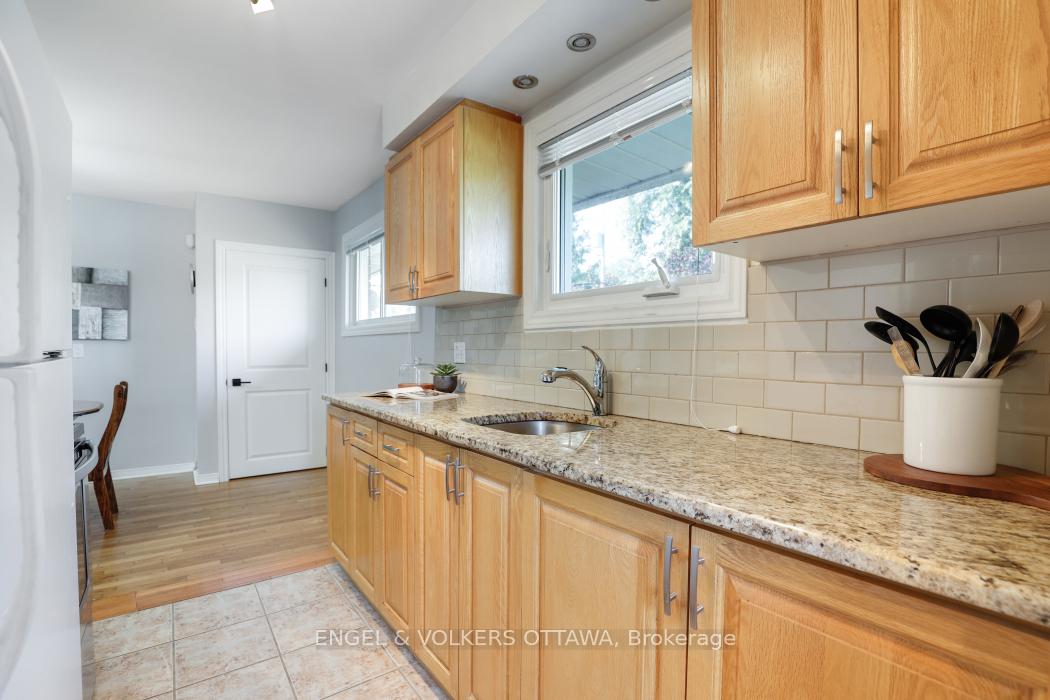 Photo 8 of 814 Pleasant Park Road, Ottawa, Elmvale Acres — HOMEH