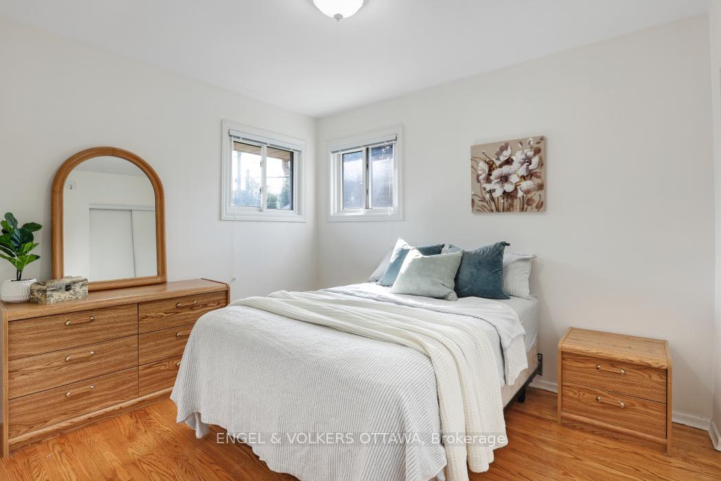 Photo 12 of 814 Pleasant Park Road, Ottawa, Elmvale Acres — HOMEH