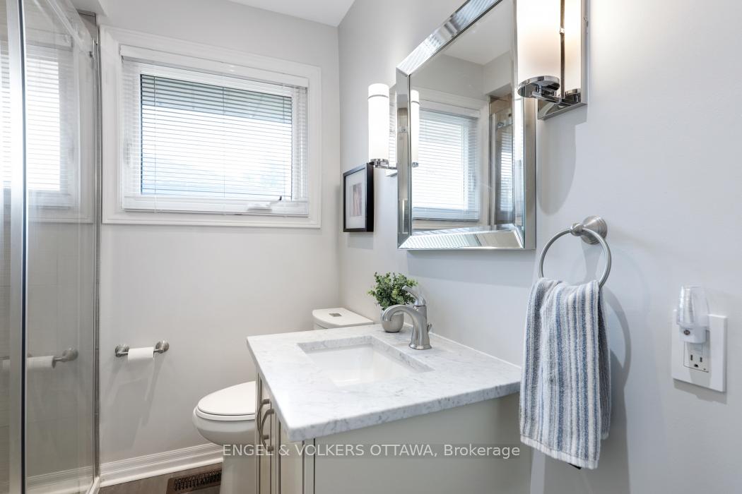 Photo 14 of 814 Pleasant Park Road, Ottawa, Elmvale Acres — HOMEH