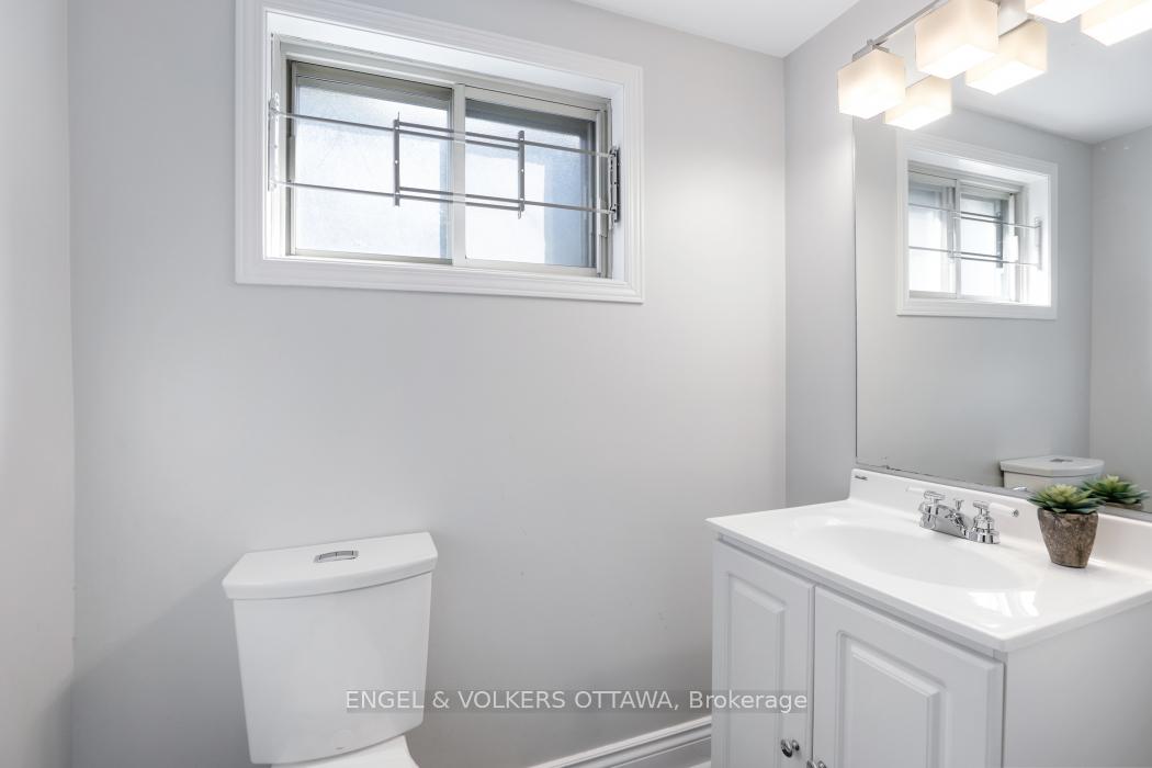 Photo 16 of 814 Pleasant Park Road, Ottawa, Elmvale Acres — HOMEH