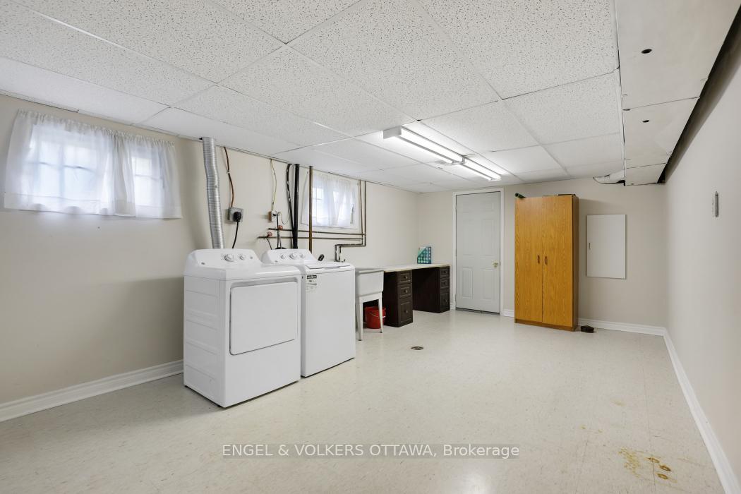 Photo 17 of 814 Pleasant Park Road, Ottawa, Elmvale Acres — HOMEH