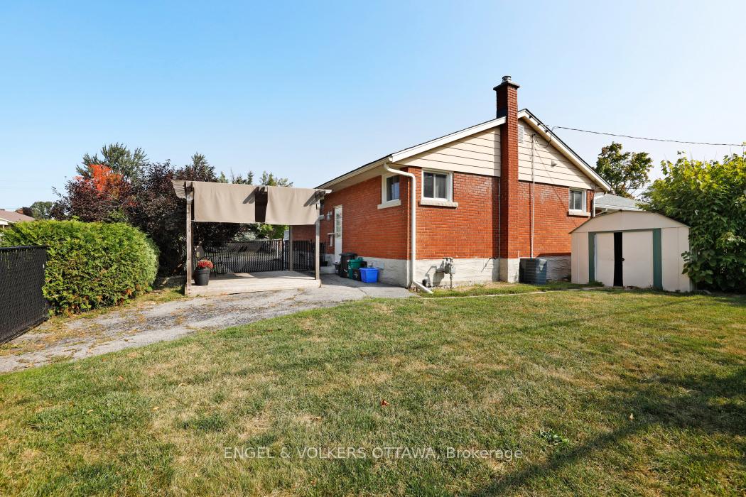 Photo 18 of 814 Pleasant Park Road, Ottawa, Elmvale Acres — HOMEH