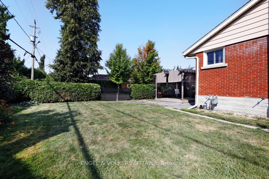 Photo 20 of 814 Pleasant Park Road, Ottawa, Elmvale Acres — HOMEH