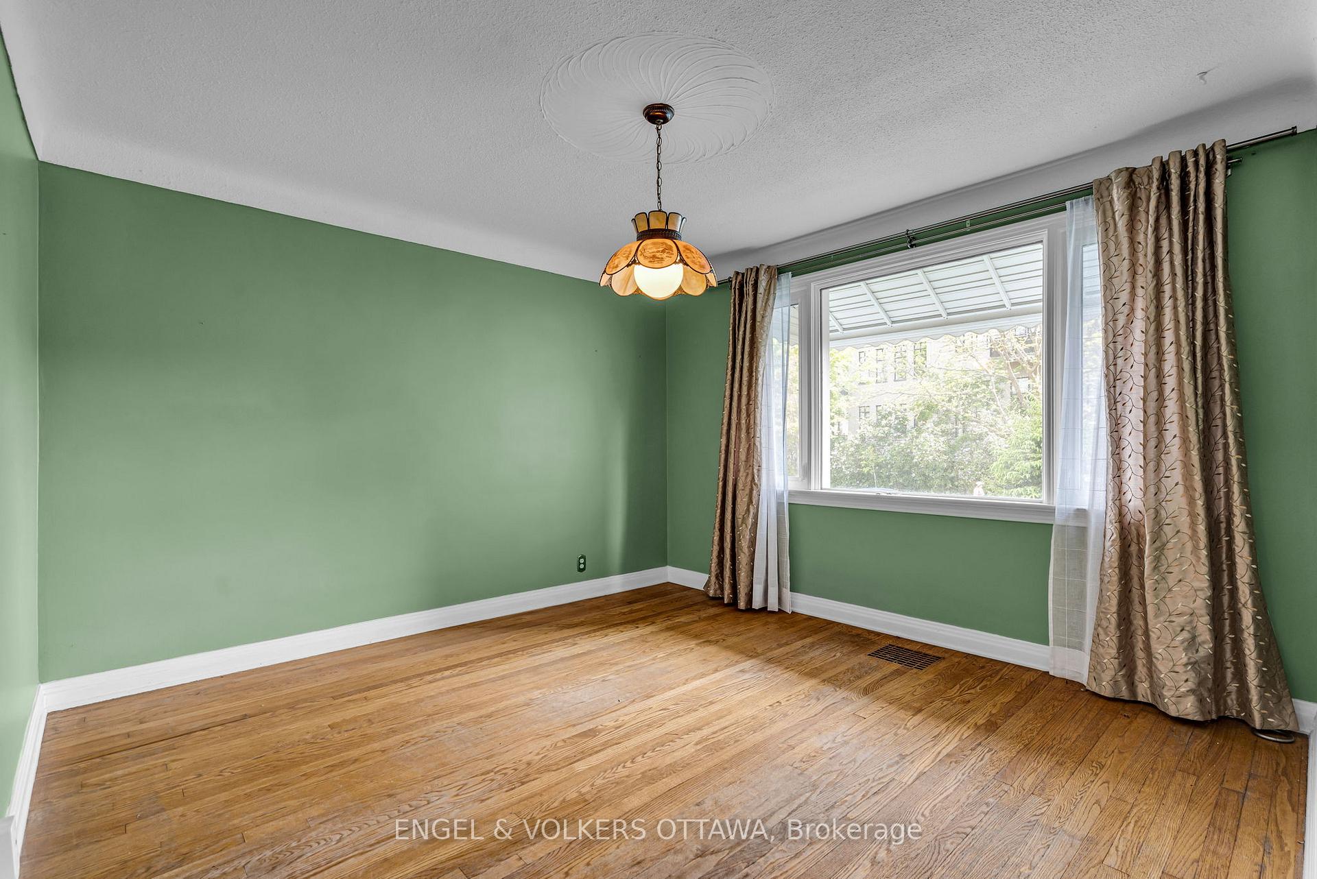 Photo 4 of 522 Cambridge Street S, Ottawa, West Centre Town — HOMEH